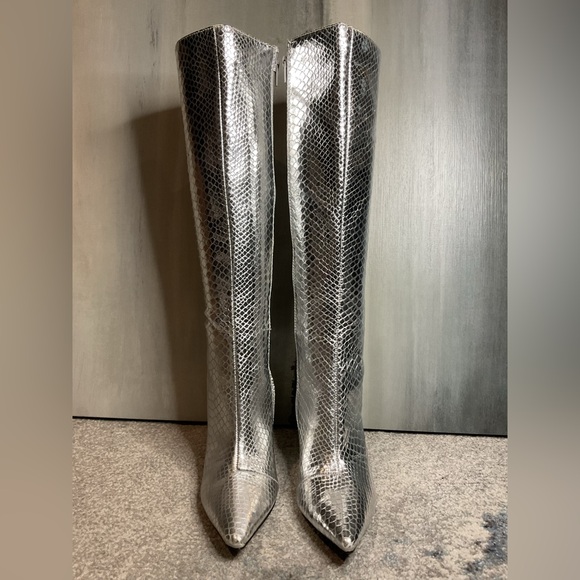 INC International Concepts Rajelp Silver Snake Knee High Boots - Size 7.5 (NIB) - Picture 2 of 16